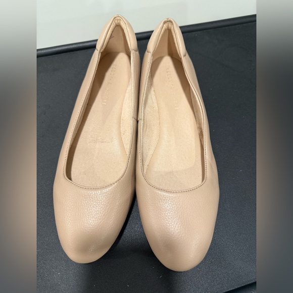 Kelly & Katie Eryn Wedge Tan Nude Ballet Flats Minimalist Office Business Casual - Picture 3 of 12